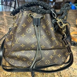LV Noe this straps are not original It is well taken care of.